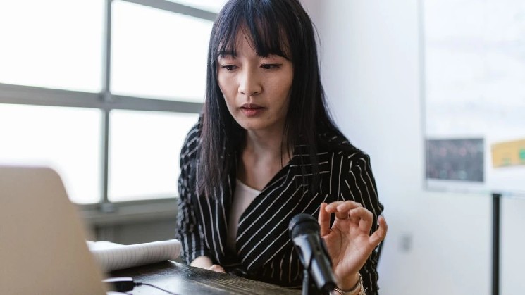 Phygitals Launches Tokenized Magazine on Solana, Sparking