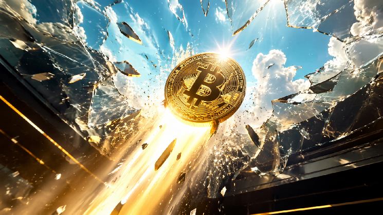 Bitcoin Price Prediction: Bitcoin Bulls Fight to Hold April’s Trend