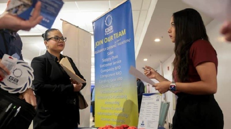 US adds 115K jobs in April, unemployment rate holds at 4.3%
