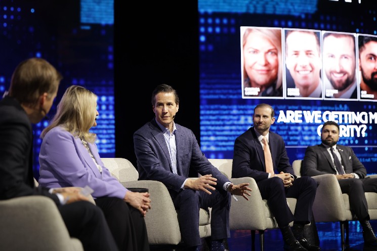 Lawmakers Warn Crypto Clarity Will Decide U.S. Leadership as 2026 Election Looms