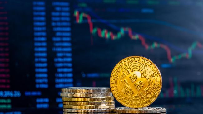 Bitcoin Dips, Ethereum, XRP, Dogecoin Rise: Analyst Predicts 'BTC Goes Up' if Consumer Inflation Comes in Better Than Expected